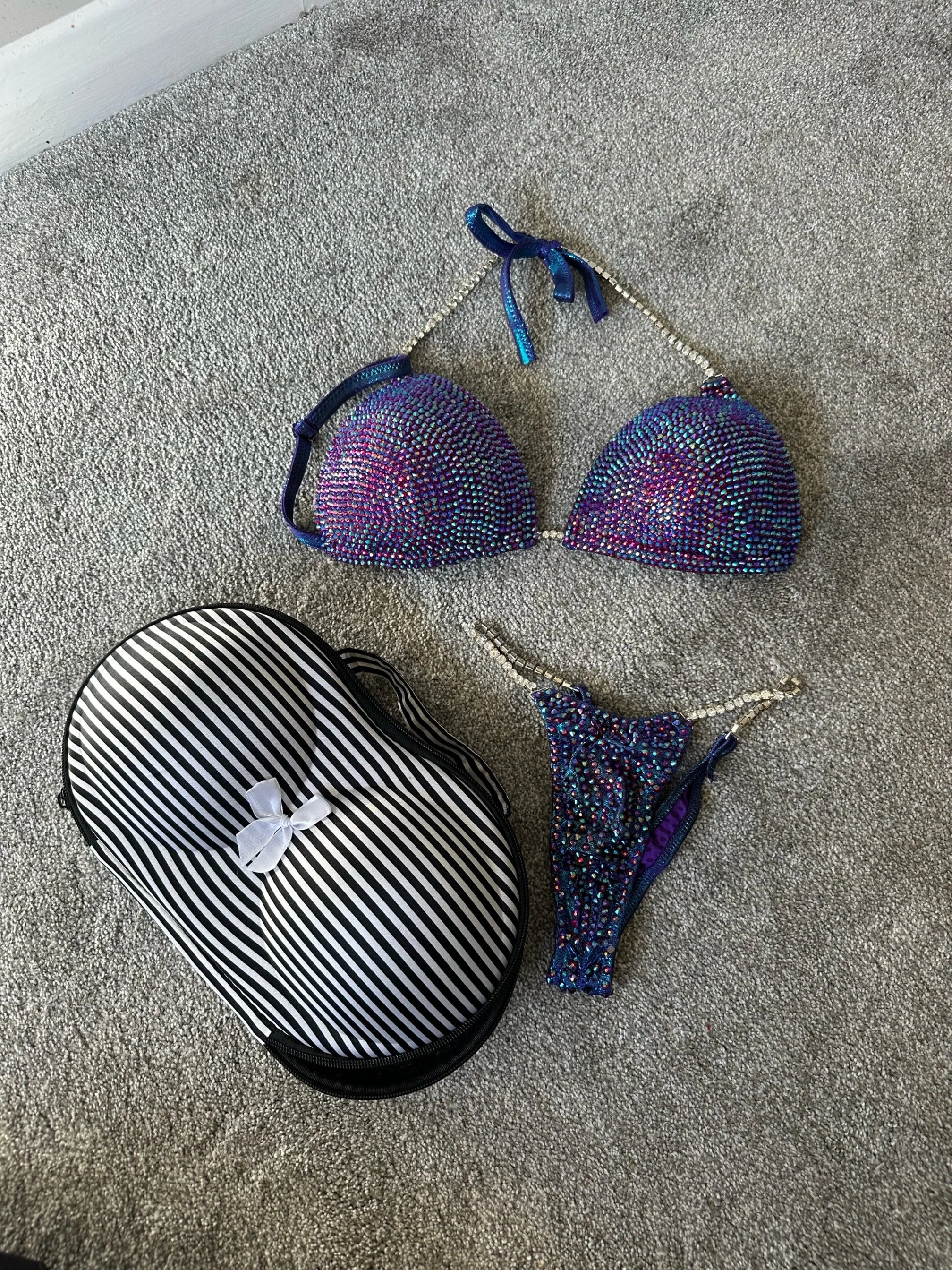 Toxic Angelz Bikinis / Top L & Bottoms 72cm hipbone measurement